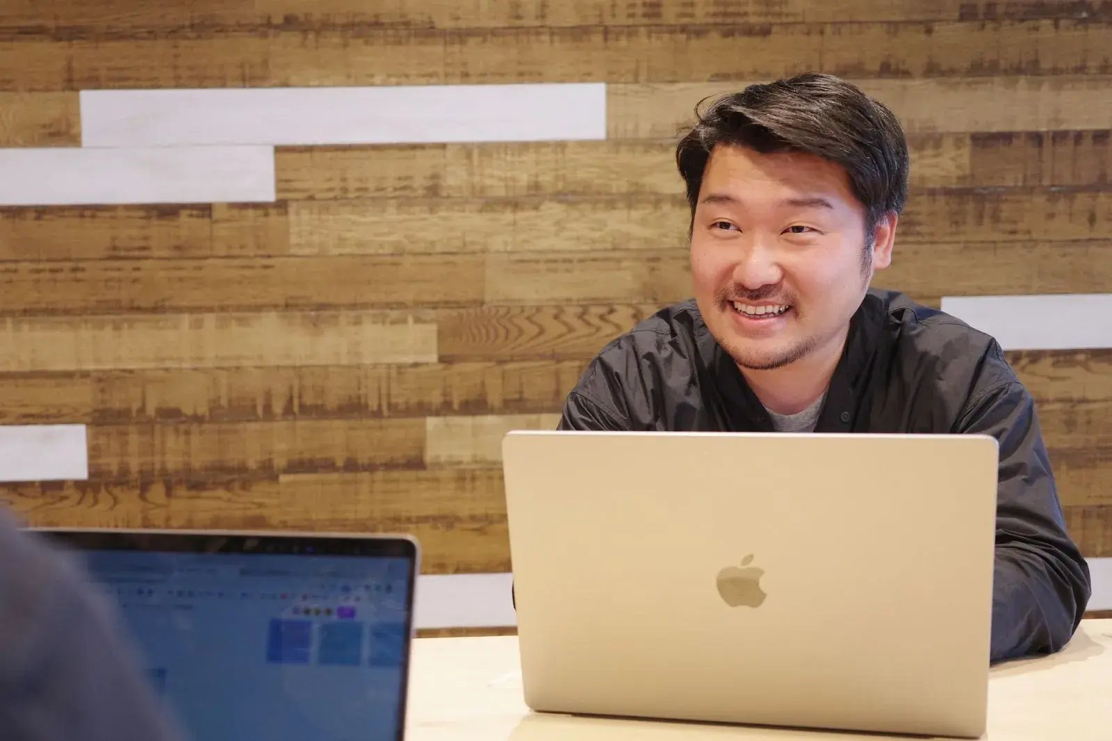 約100人に対し、少なすぎた役職者の数。