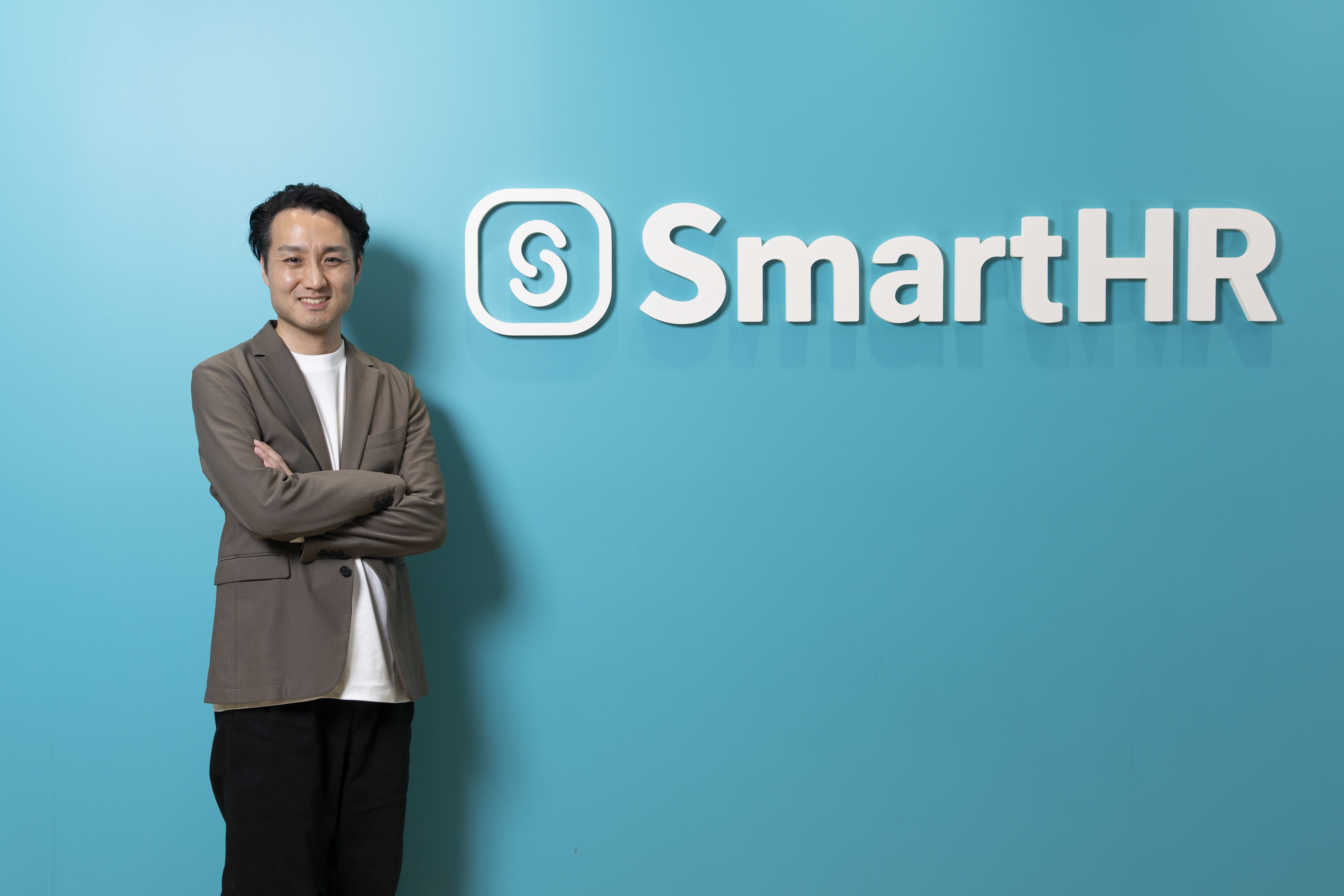 メガベンチャー・SmartHRが組織の成長痛を乗り越えるために──経営と現場を一本につなぐミドルマネジメント改革
